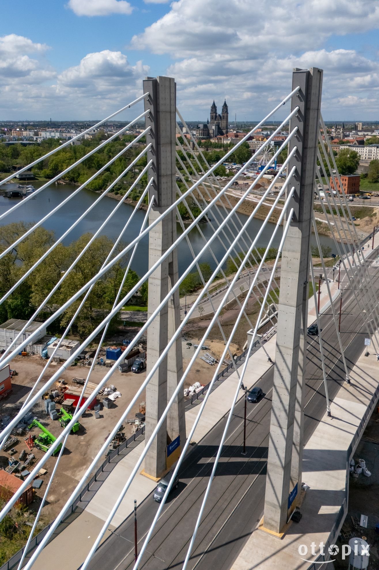 Kaiser-Otto-Brücke Luftaufnahme mit Blick Richtung Osten auf den Magdeburger Dom