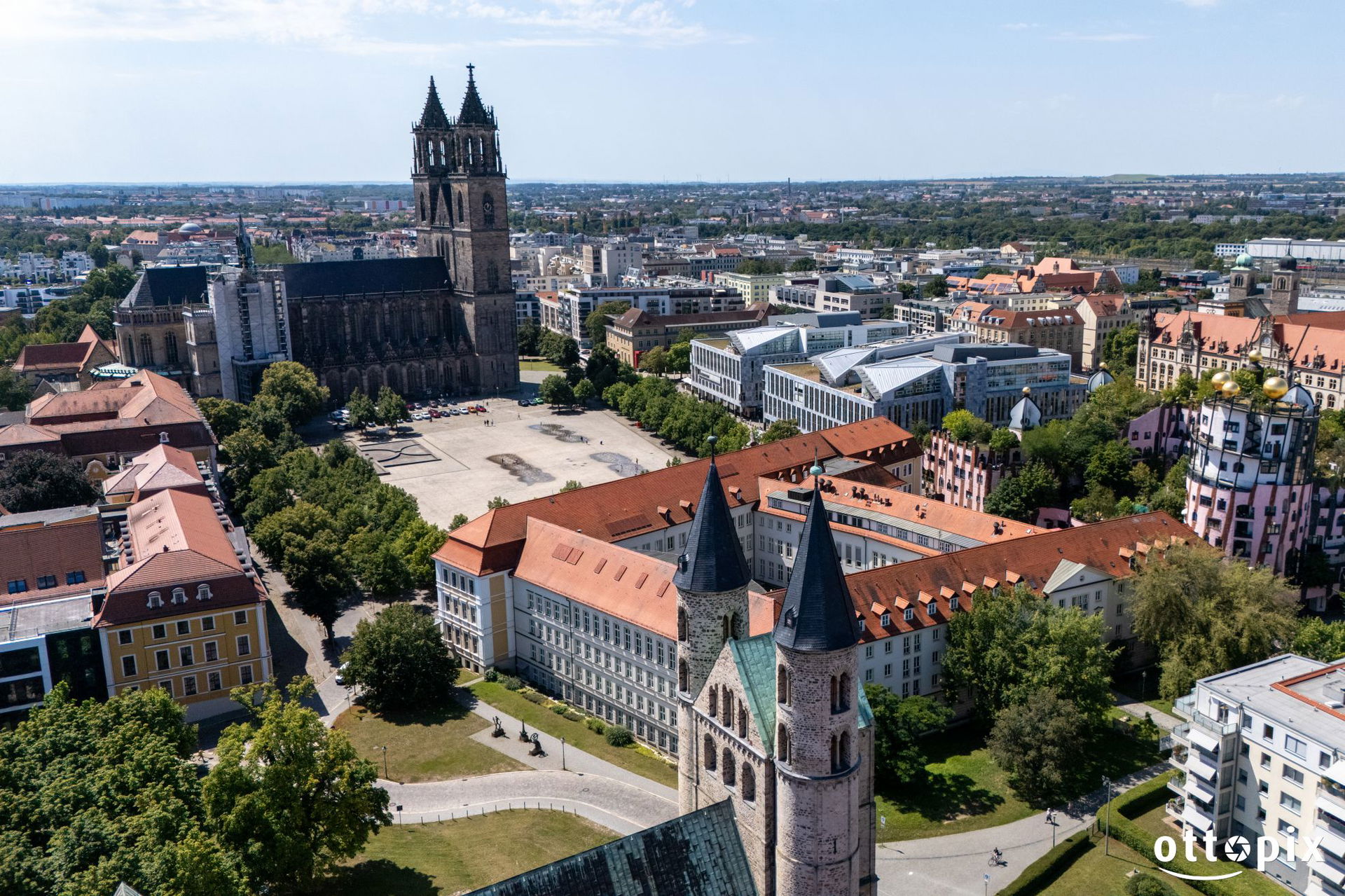 Panorama Blick über die Altstadt der Ottostadt und Sehenswürdigkeiten von Magdeburg