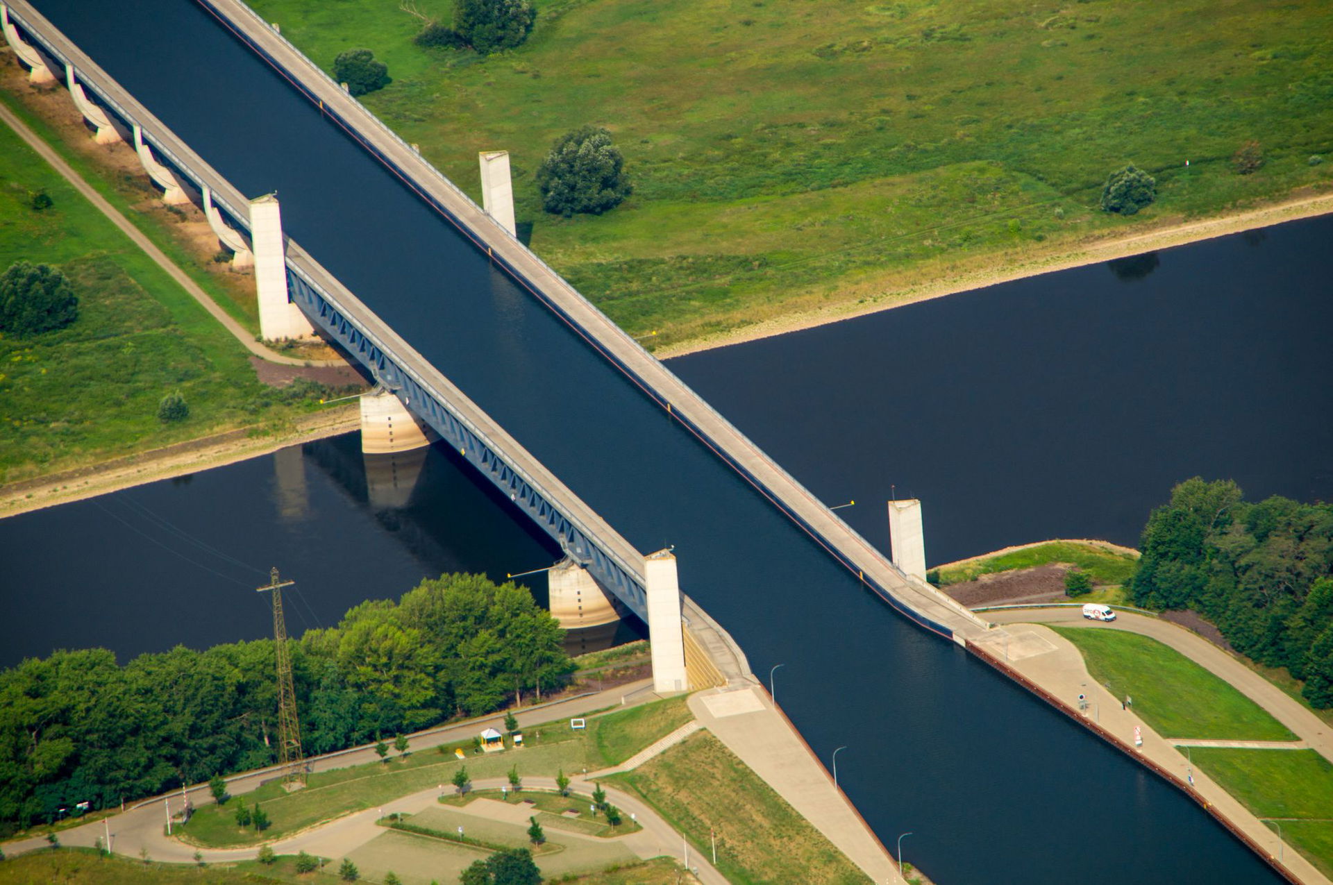 Trogbruecke Magdeburg Luftaufnahme